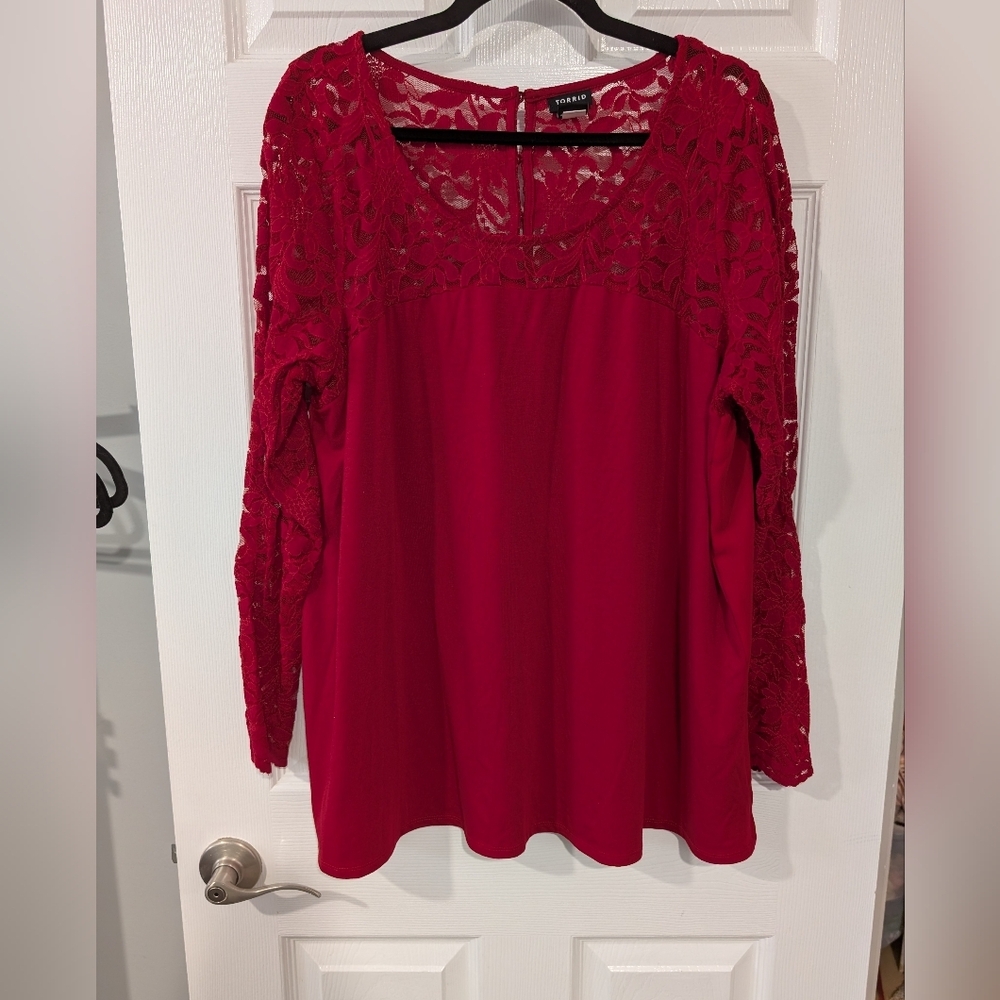Torrid Red Lace Inset and Sleeves Button Back Blouse in Size 2 (18/20)